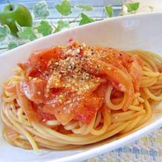 新玉ねぎとベーコンのフレッシュトマトソースのパスタ